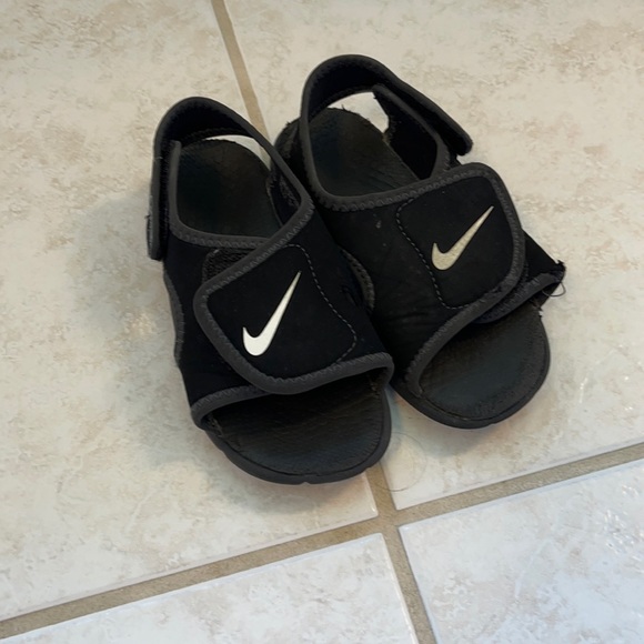 nike sandals 7c